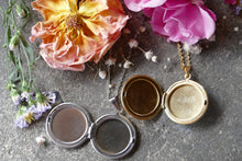 Load image into Gallery viewer, Locket